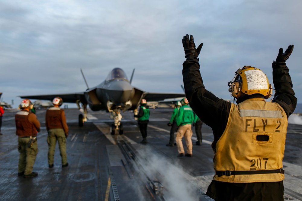 Abraham Lincoln conducts flight operations