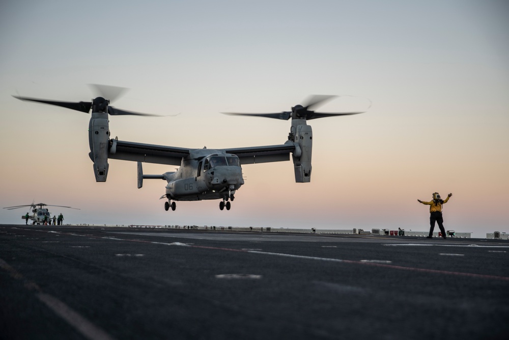 CMC and SMMC visit the 11th MEU