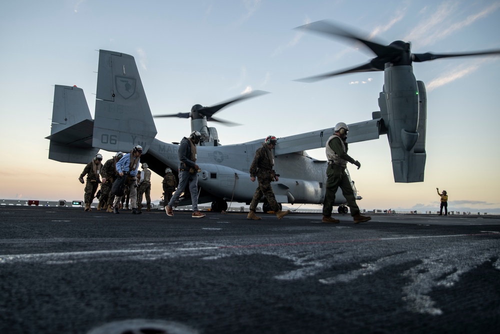 CMC and SMMC visit the 11th MEU