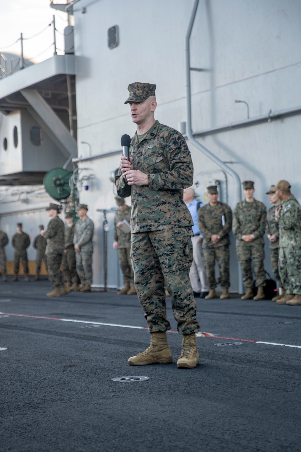 CMC and SMMC visit the 11th MEU