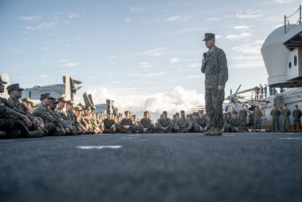 CMC and SMMC visit the 11th MEU