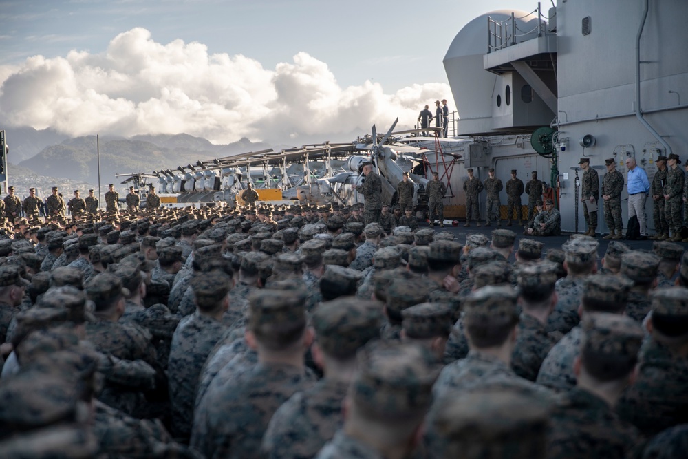 CMC and SMMC visit the 11th MEU