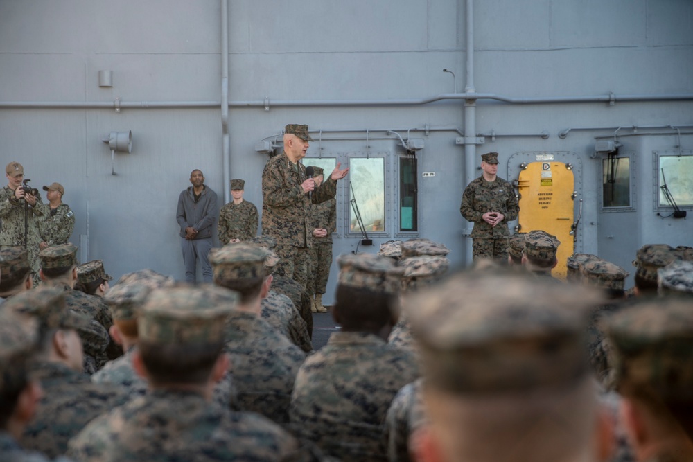 CMC and SMMC visit the 11th MEU