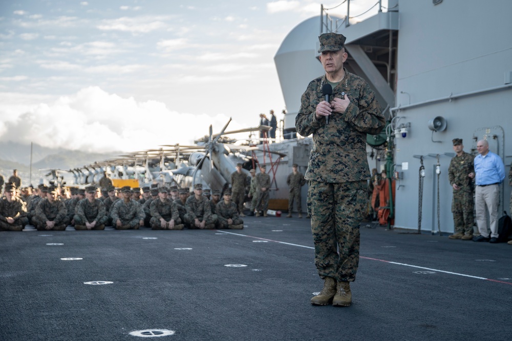 CMC and SMMC visit the 11th MEU