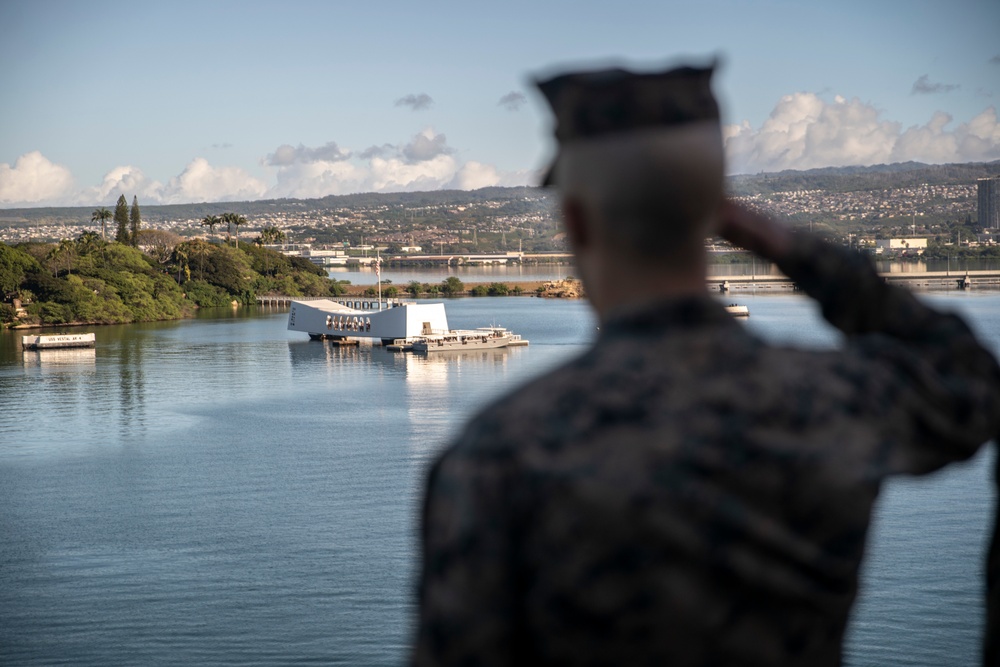 CMC and SMMC visit the 11th MEU