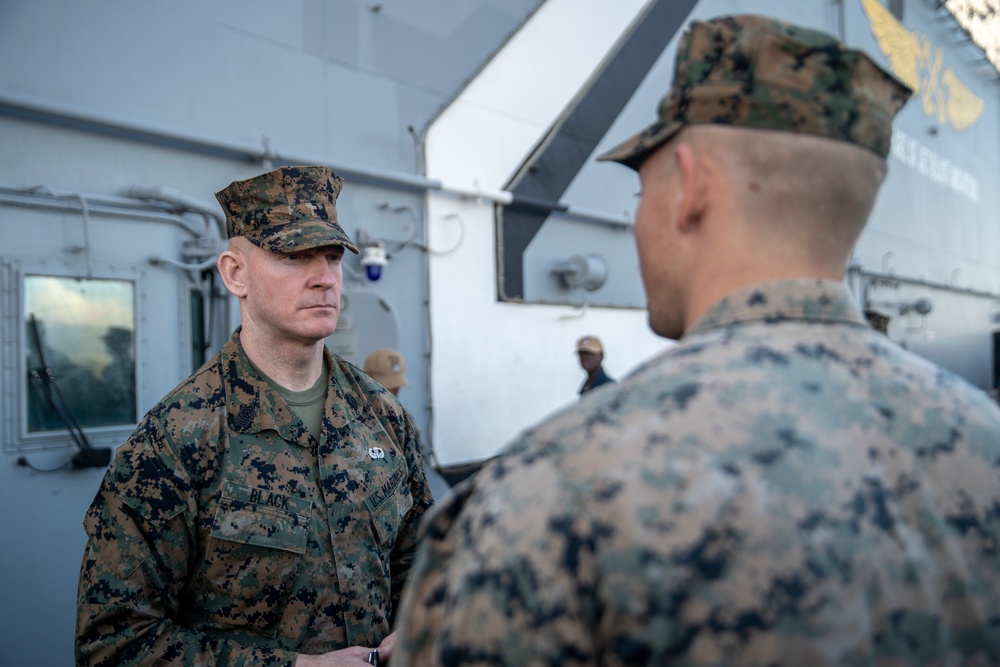 CMC and SMMC visit the 11th MEU