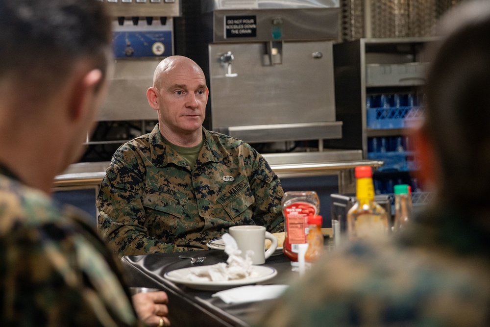 CMC and SMMC visit the 11th MEU