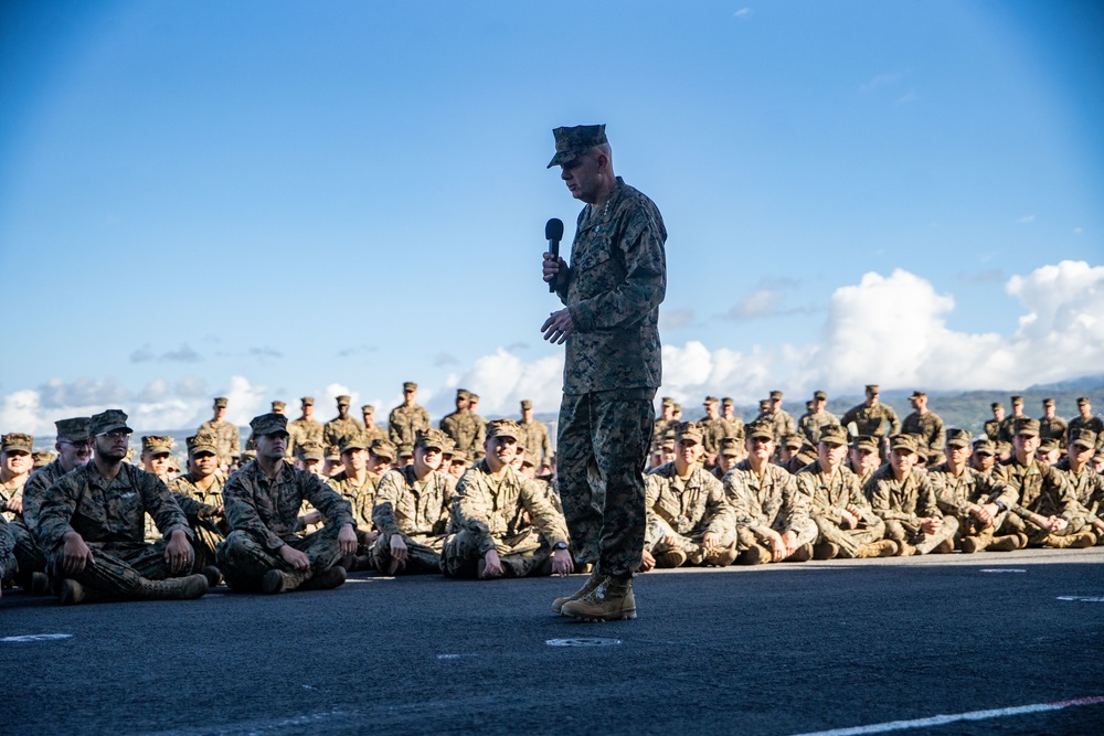 CMC and SMMC visit the 11th MEU