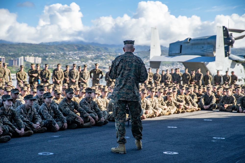 CMC and SMMC visit the 11th MEU