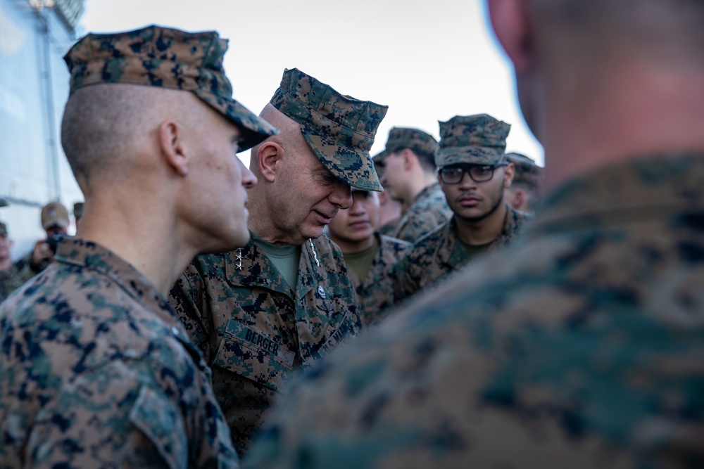 CMC and SMMC visit the 11th MEU