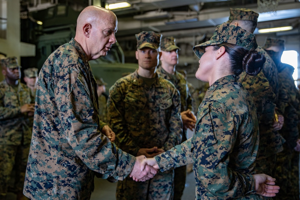 CMC and SMMC visit the 11th MEU