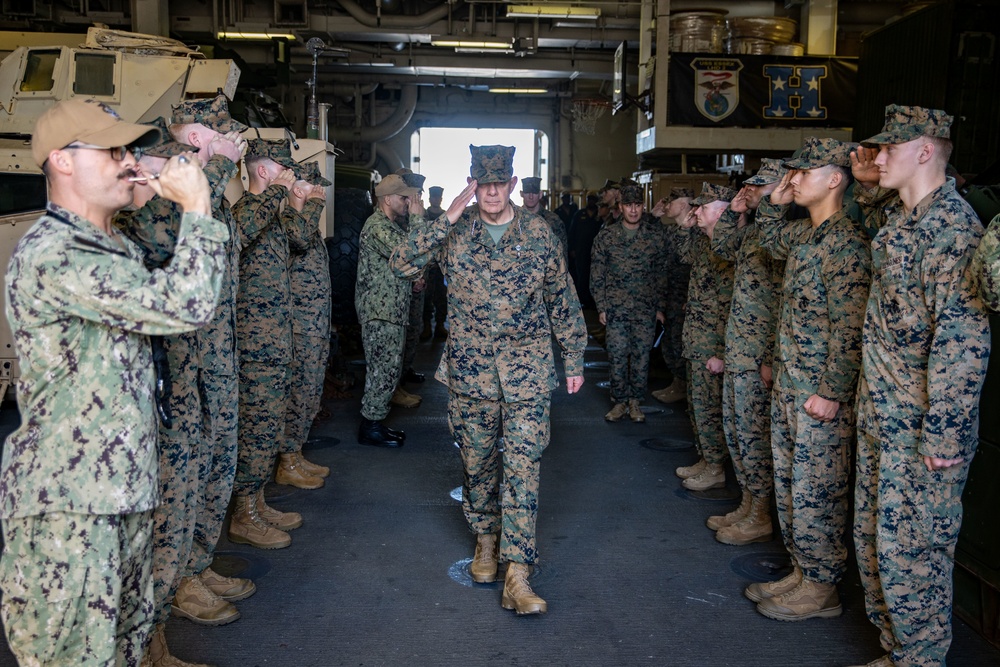 CMC and SMMC visit the 11th MEU