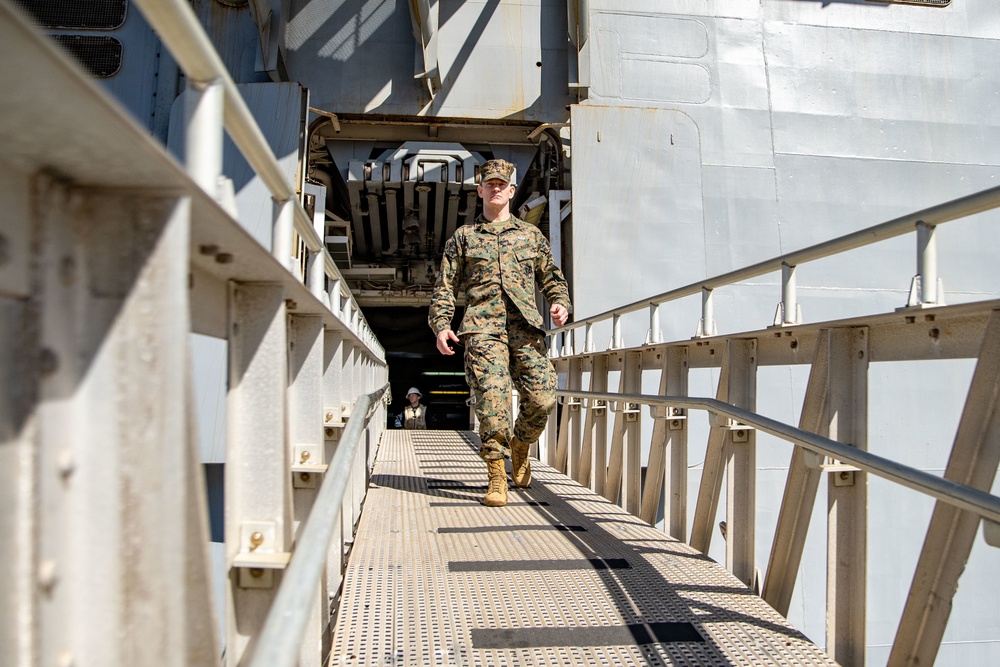 CMC and SMMC visit the 11th MEU