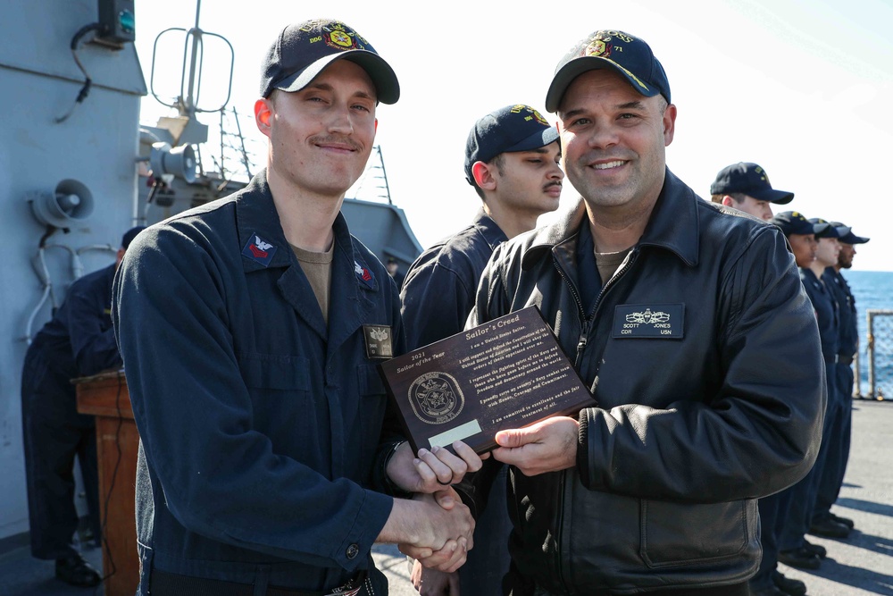 USS Ross Sailors receive awards