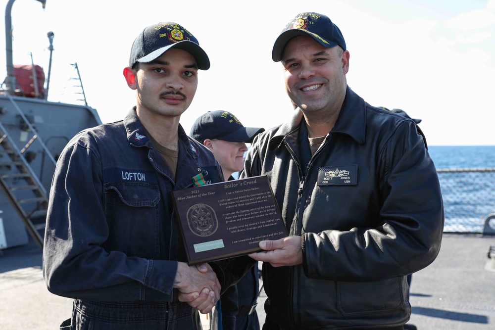 USS Ross Sailors receive awards