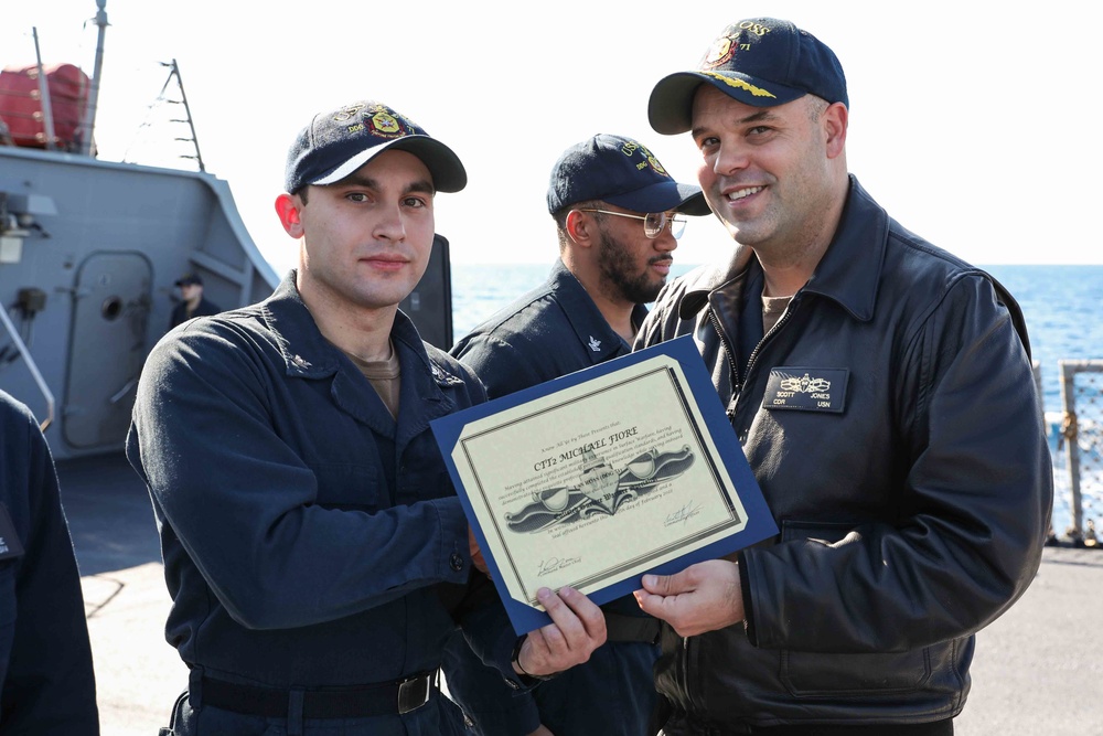 USS Ross Sailors receive awards