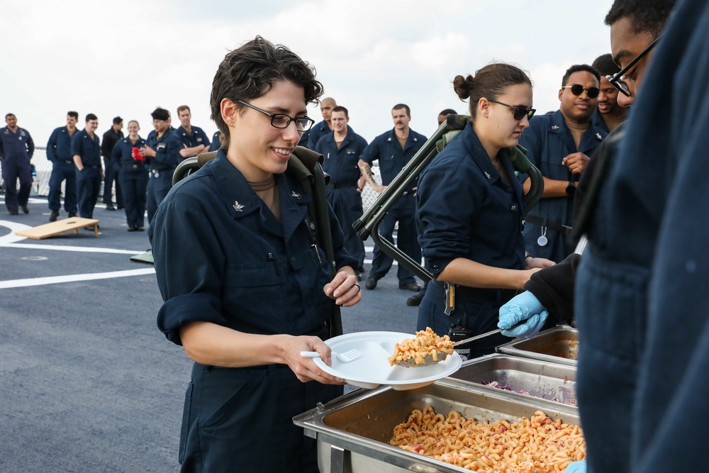 USS Ross holds &quot;steel beach&quot; picnic