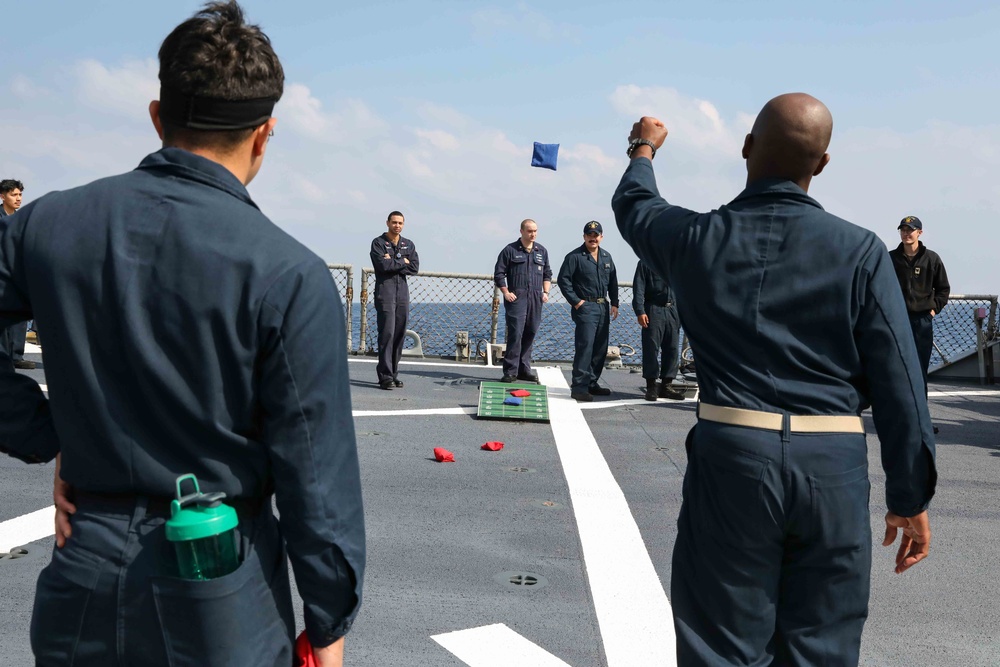 USS Ross holds &quot;steel beach&quot; picnic