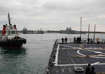USS Ross leaves port in Rota, Spain