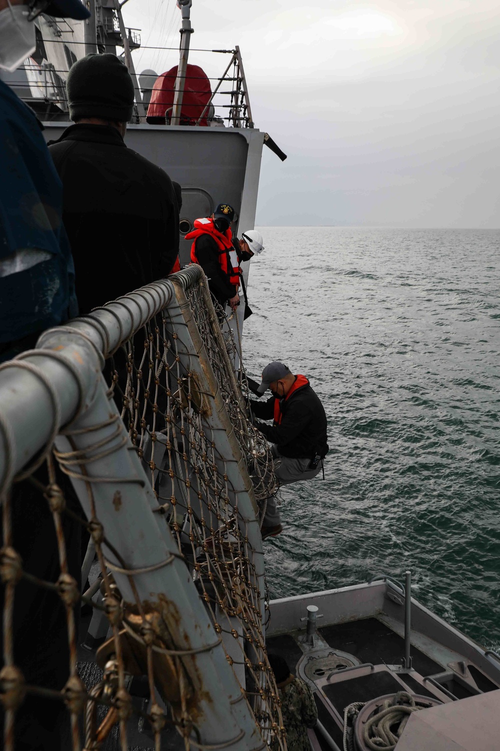 USS Ross leaves port in Rota, Spain