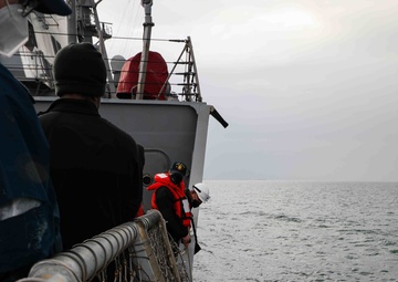 USS Ross leaves port in Rota, Spain