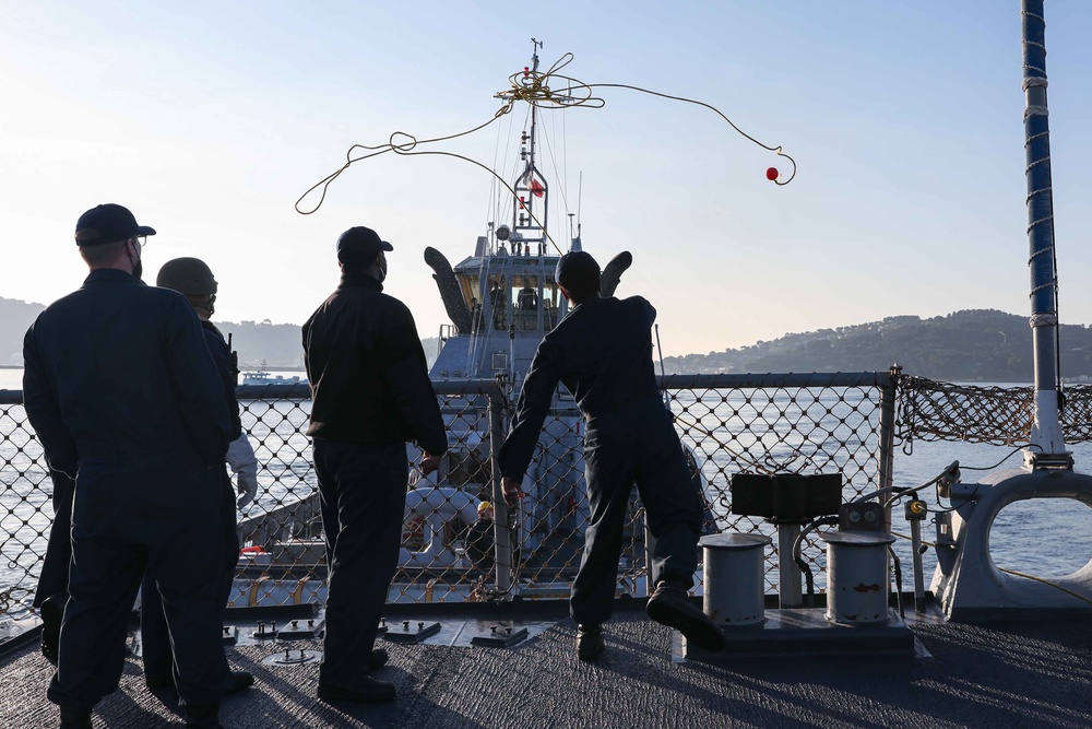 USS Ross enters port in Toulon, France