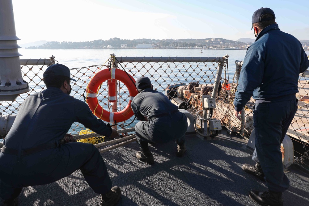 USS Ross enters port in Toulon, France