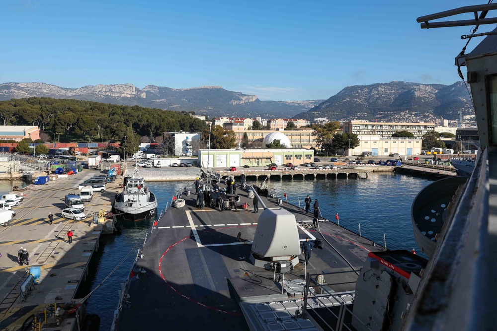 USS Ross enters port in Toulon, France