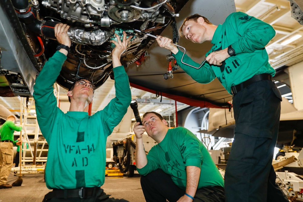 Abraham Lincoln Sailors conduct maintenance
