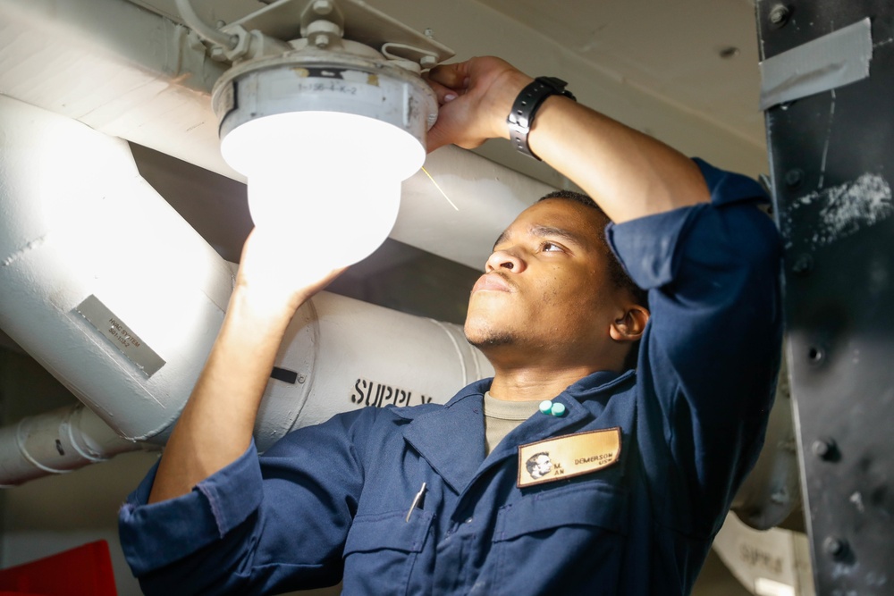 Abraham Lincoln Sailors conduct maintenance