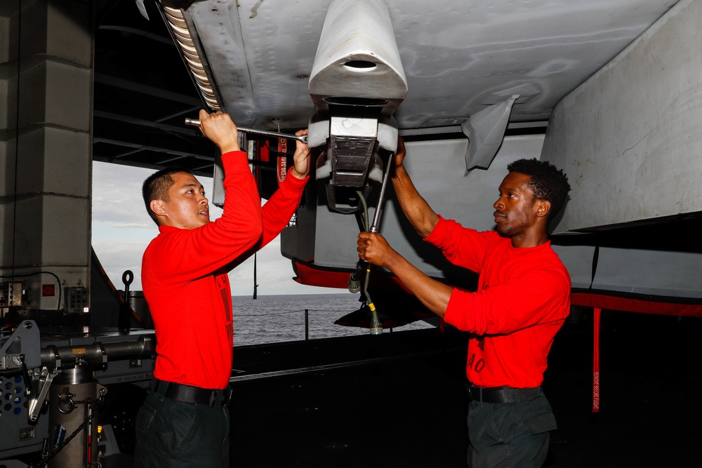 Abraham Lincoln Sailors conduct maintenance