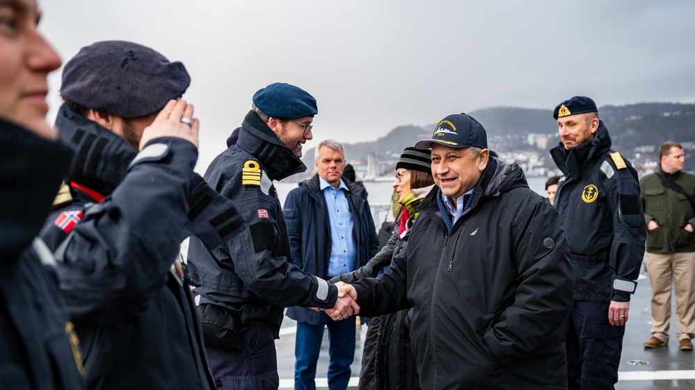 SECNAV visits Norway