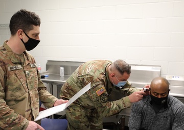 Michigan National Guard Soldiers perform TC 8-800 MEDIC certification