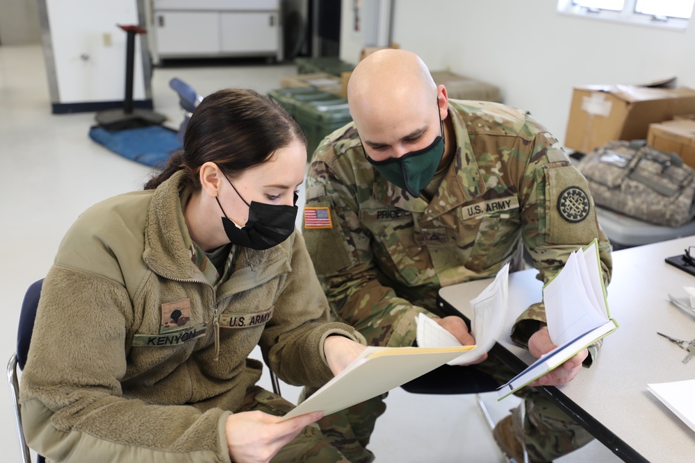 Michigan National Guard Soldiers perform TC 8-800 MEDIC certification