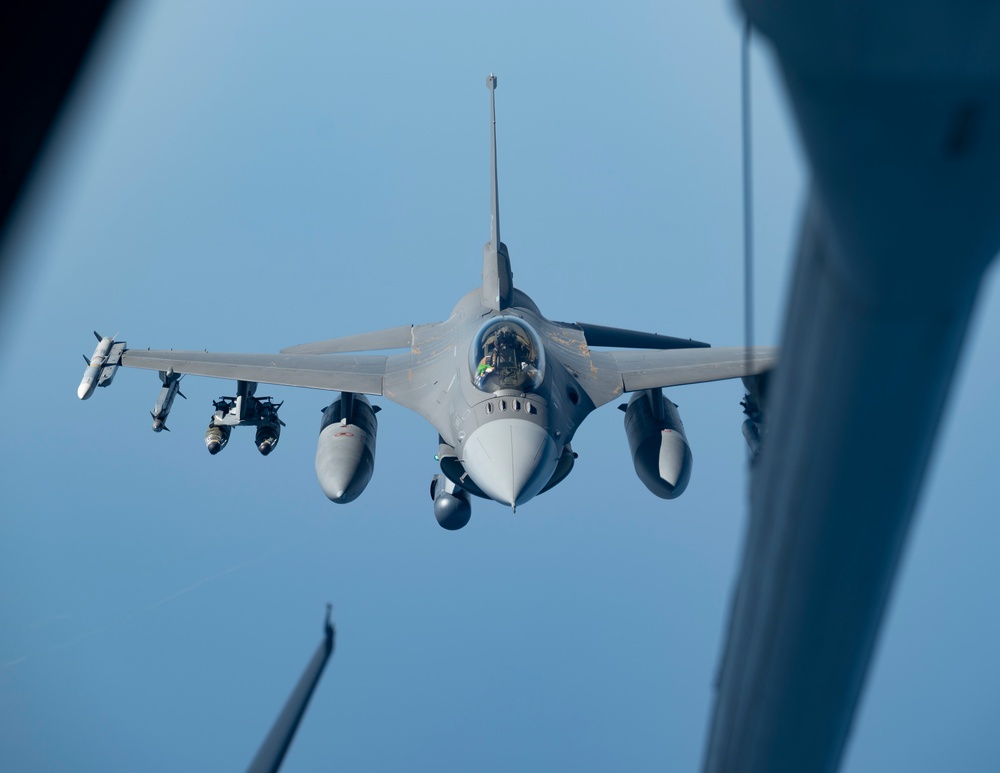 908th EARS KC-10 Extender supports US Navy exercise
