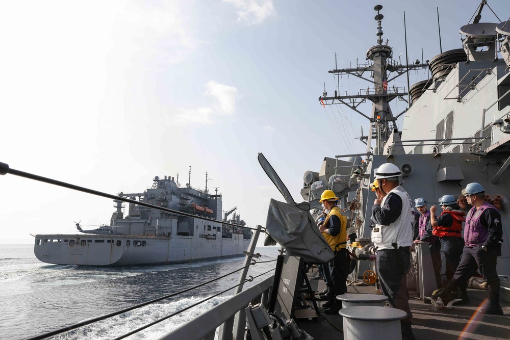 USS Ross replenishes at sea with USNS Robert E. Peary