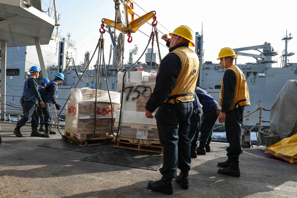 USS Ross replenishes at sea with USNS Robert E. Peary