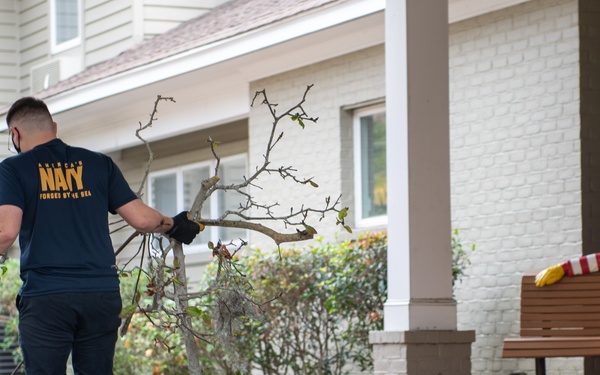 Sailors Volunteer at Ronald McDonald House During Mobile Navy Week