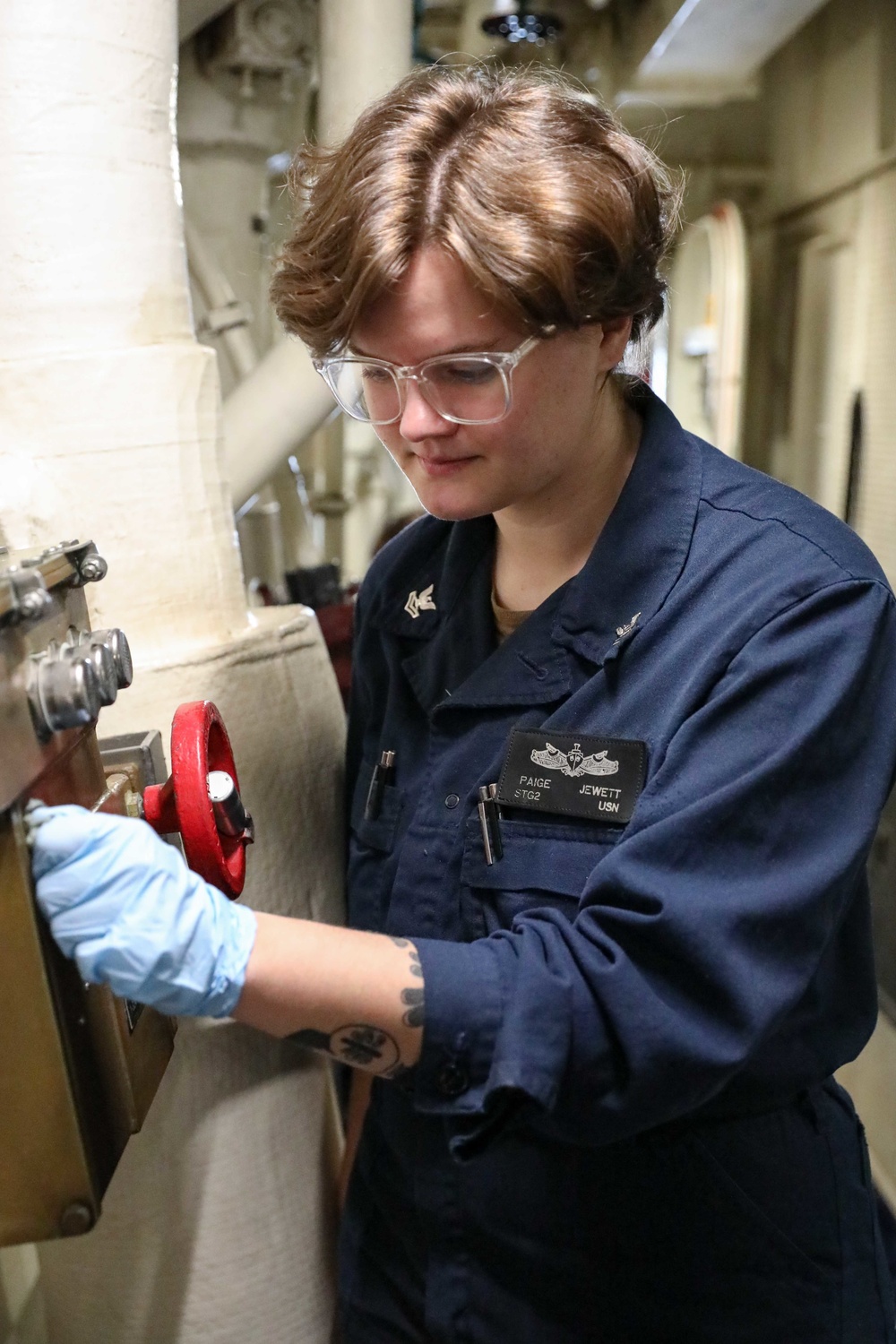 DVIDS Images USS Ross Sailors polish brass equipment [Image 1 of 8]