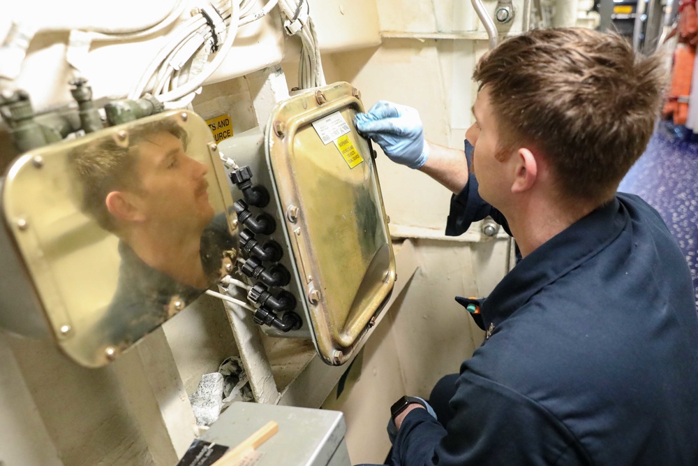 DVIDS Images USS Ross Sailors polish brass equipment [Image 5 of 8]