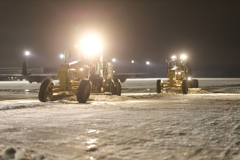 19th CES keeps LRAFB operational during winter storm