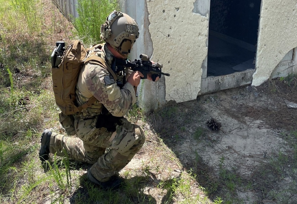 Airborne Explosive Ordnance Disposal Soldier wins 52nd EOD Group Best Warrior competition