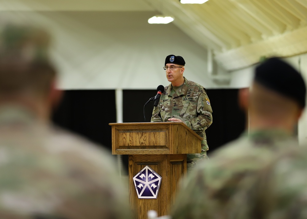 HHBN V Corps Conducts Change of Command Ceremony