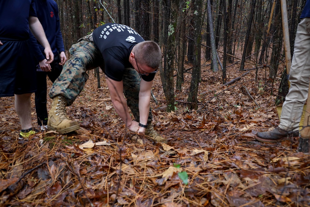 U.S. Marines and Poolees Volunteer at Local Animal Shelter