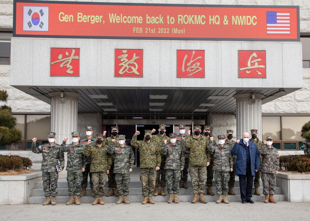 Gen. Berger, Sgt. Maj. Black visit the Republic of Korea