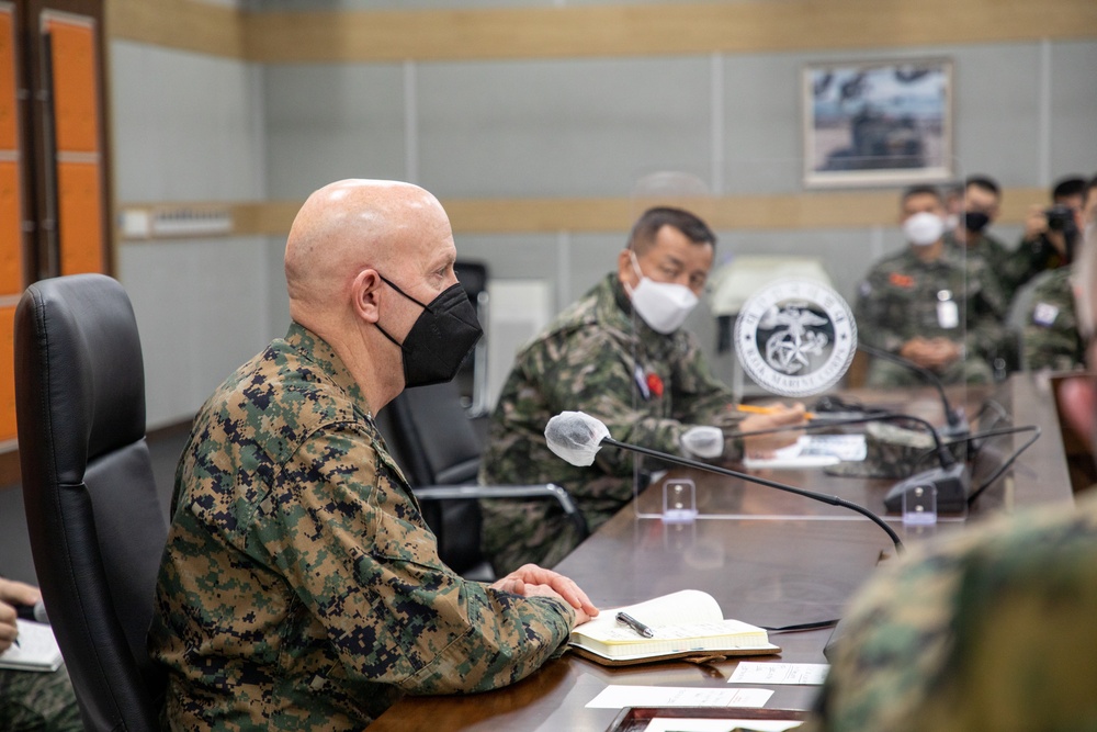 Gen. Berger, Sgt. Maj. Black visit the Republic of Korea