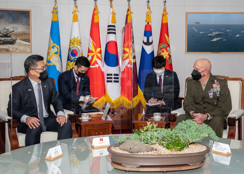 Gen. Berger, Sgt. Maj. Black visit the Republic of Korea