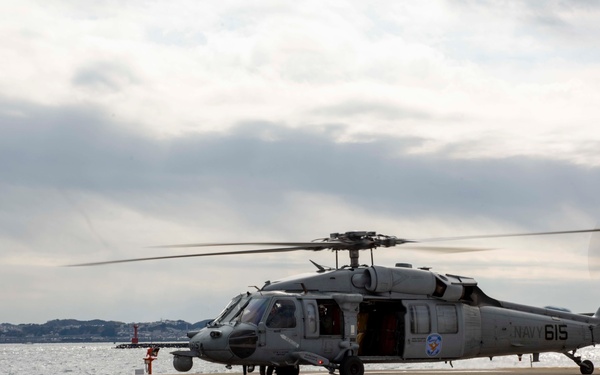 HSC-12 conducts SAAR swimmer training at CFAY helipad