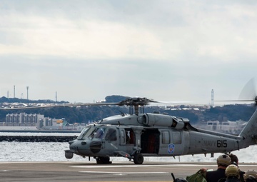 HSC-12 conducts SAAR swimmer training at CFAY helipad