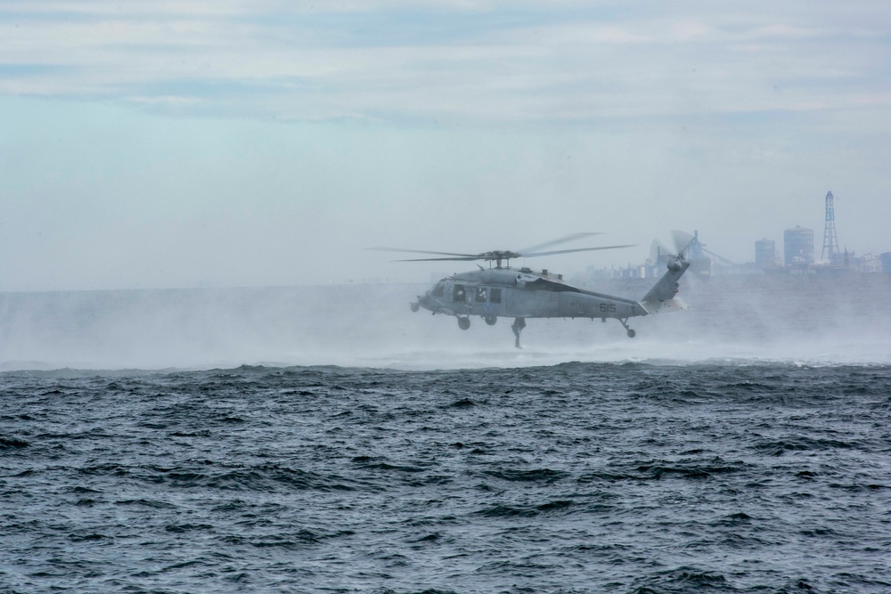 HSC-12 conducts SAAR swimmer training at CFAY helipad